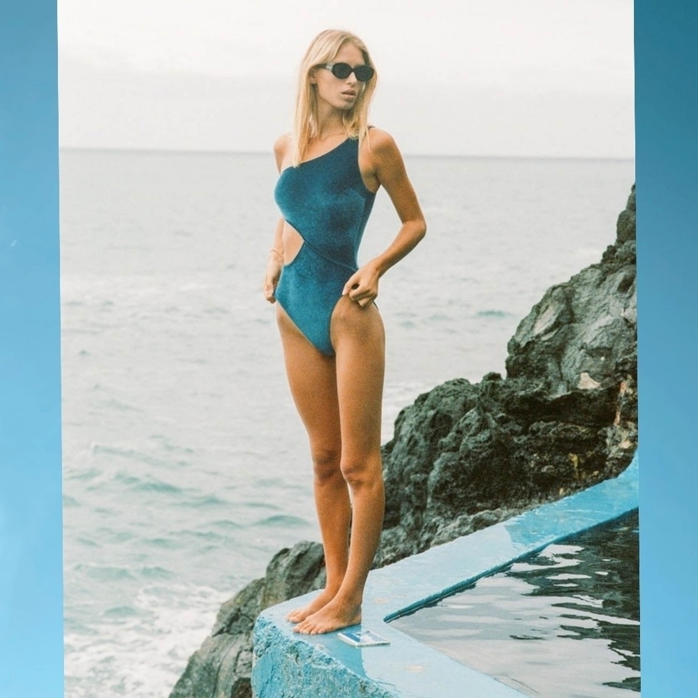 SOLID & STRIPED The Claudia Aqua Velvet Swimsuit